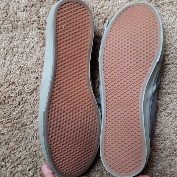 Gray Van - Picture 3 of 3